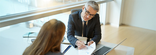 Business banker advising client on options for how do I choose a bank for my business in Iowa.